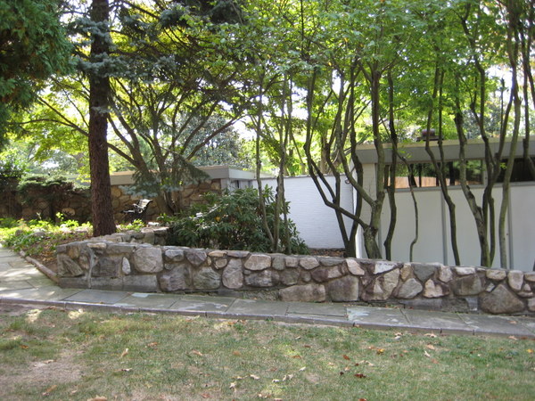 Seymour Krieger House's landscaping